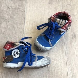 Chulo size 5 boys shoes